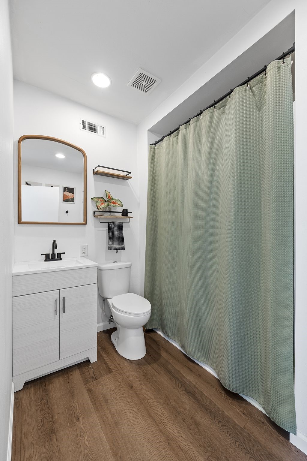 100 3rd Avenue Newhall IA 52315