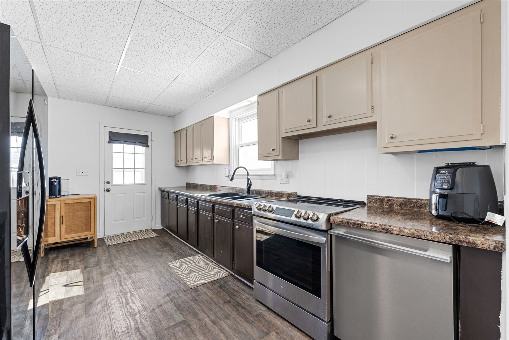 100 3rd Avenue Newhall IA 52315