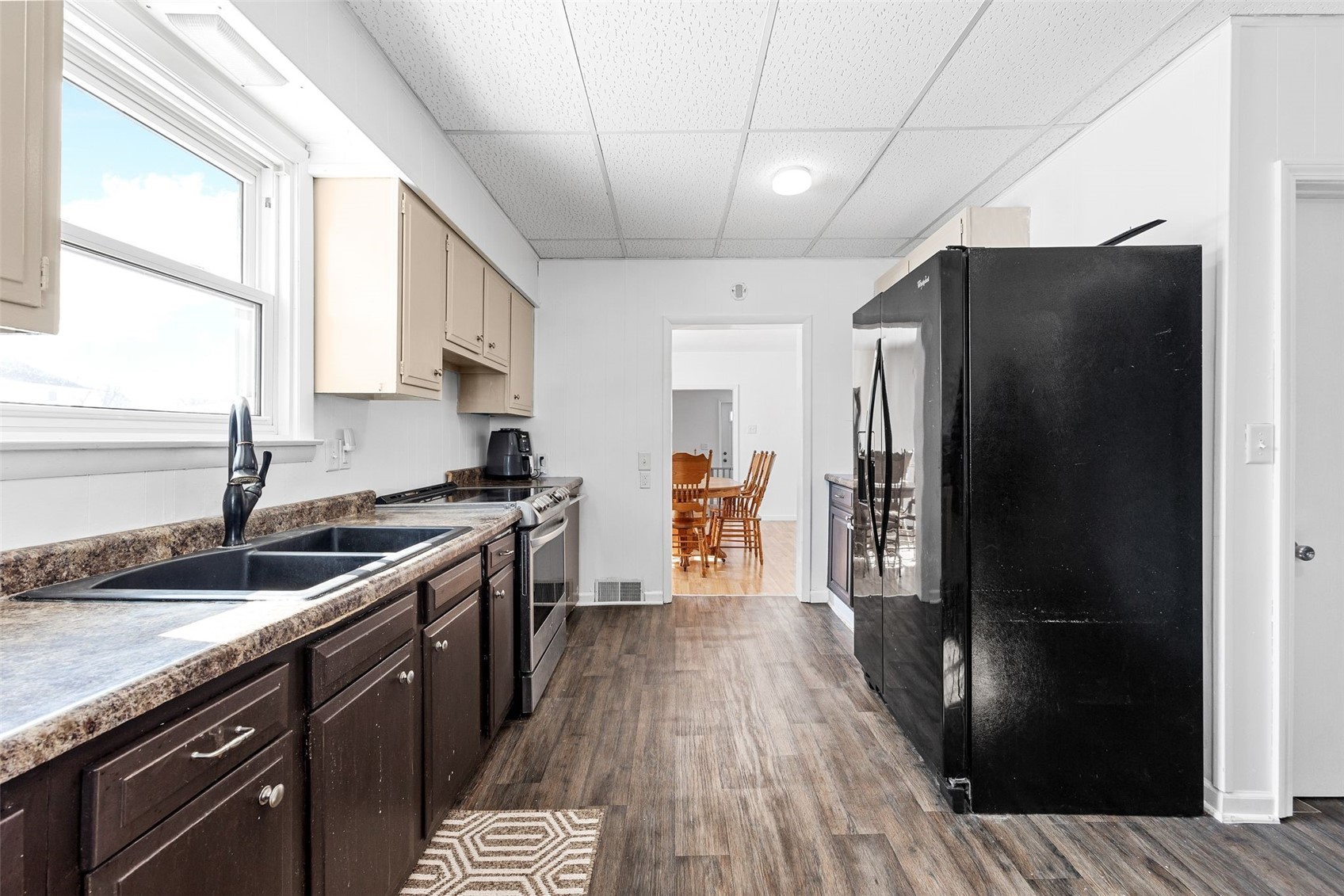 100 3rd Avenue Newhall IA 52315