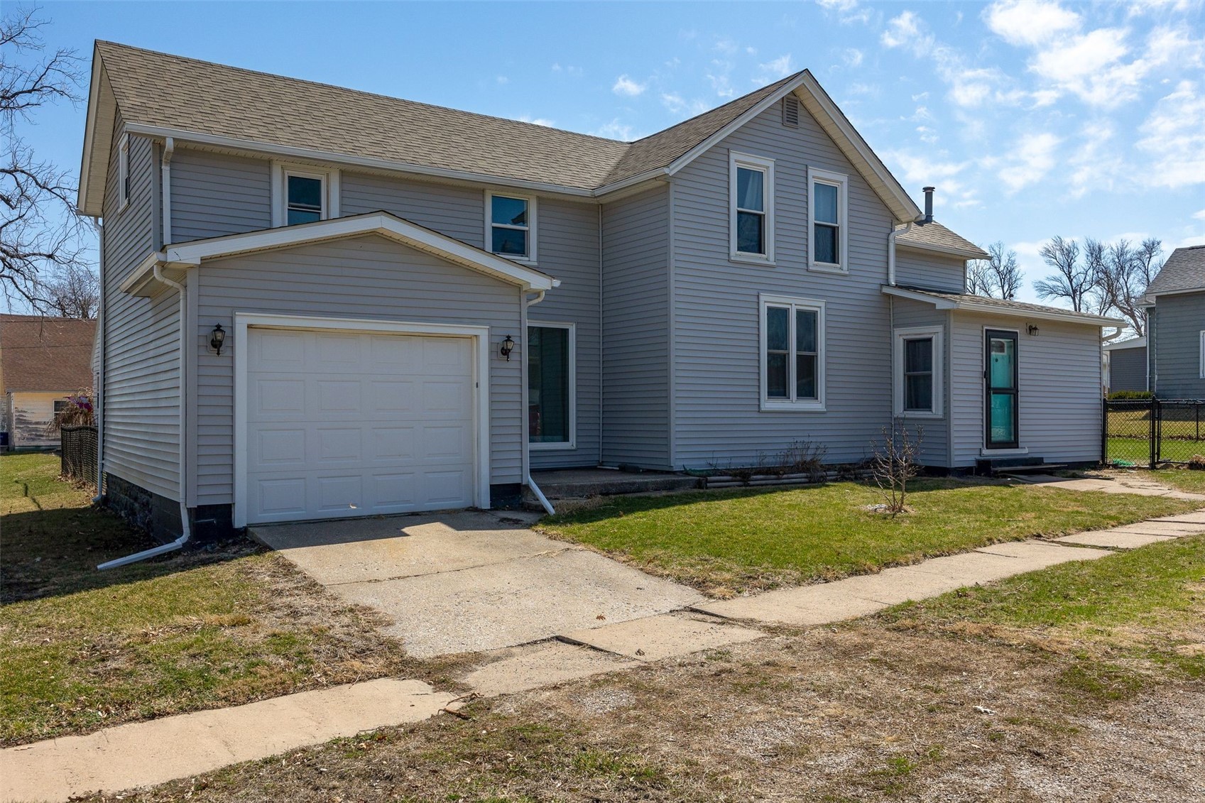 100 3rd Avenue Newhall IA 52315