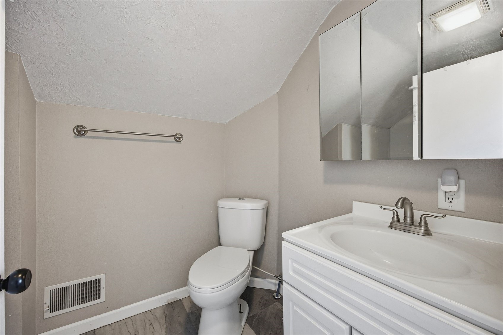 100 3rd Avenue Newhall IA 52315