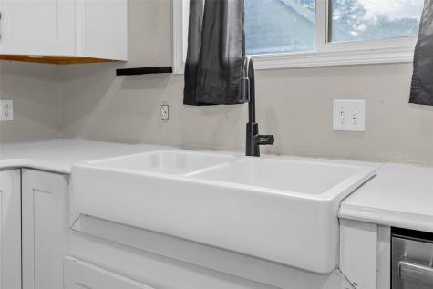 207 Washington Street Hills IA 52235