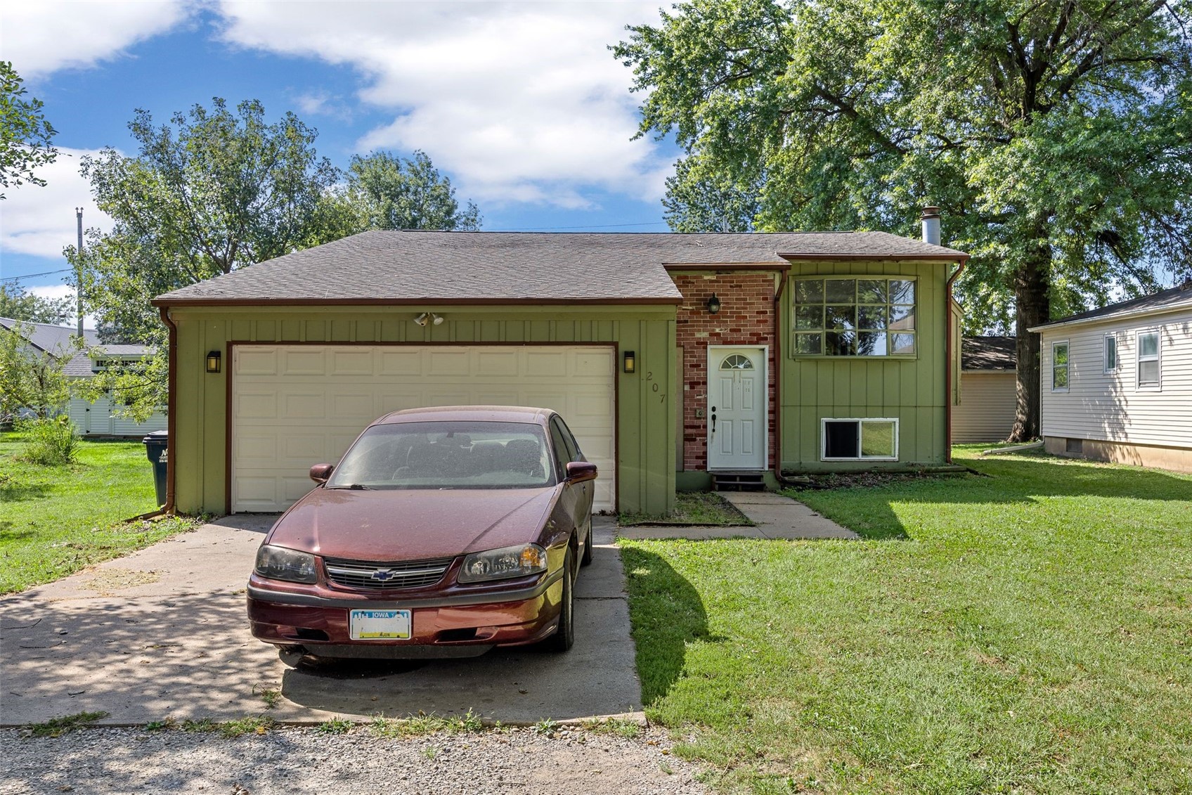 207 Washington Street Hills IA 52235