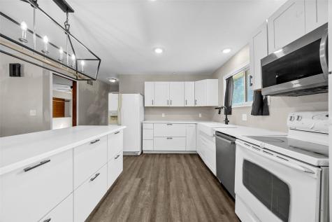 207 Washington Street Hills IA 52235
