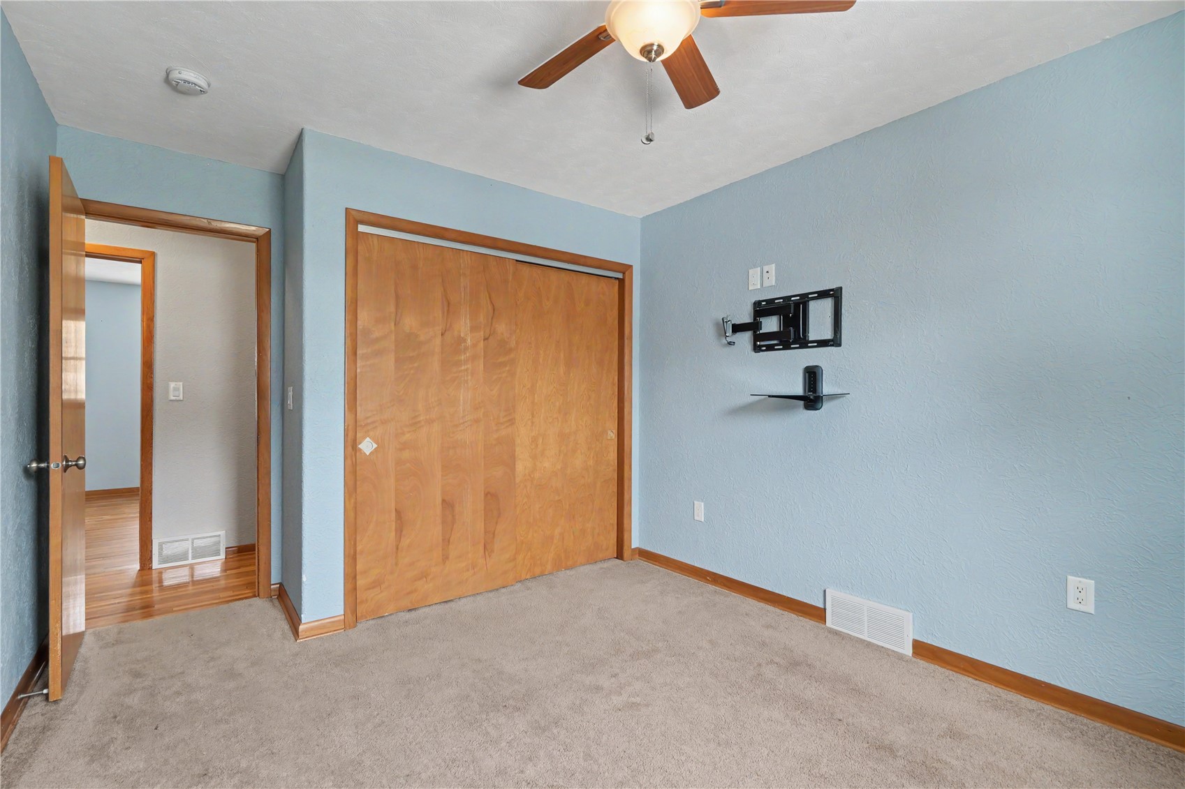 214 E Washington Street Norway IA 52318