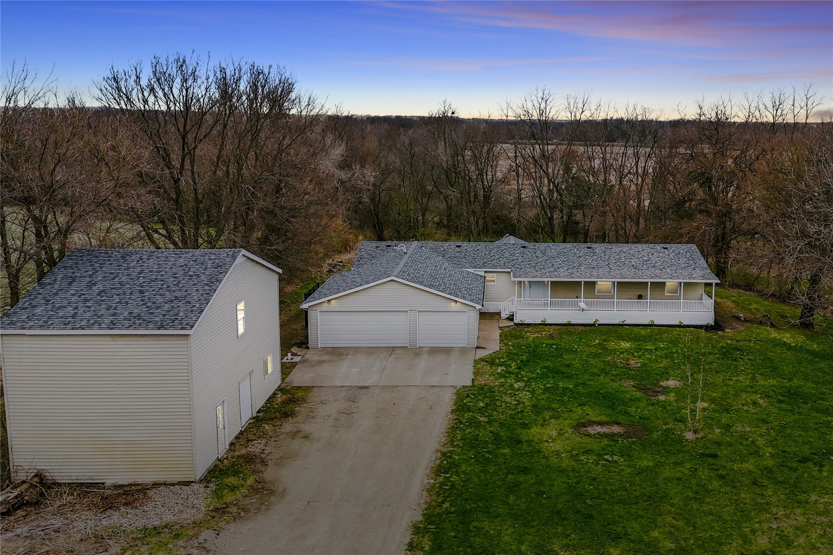 1668 180th Street Nichols IA 52766