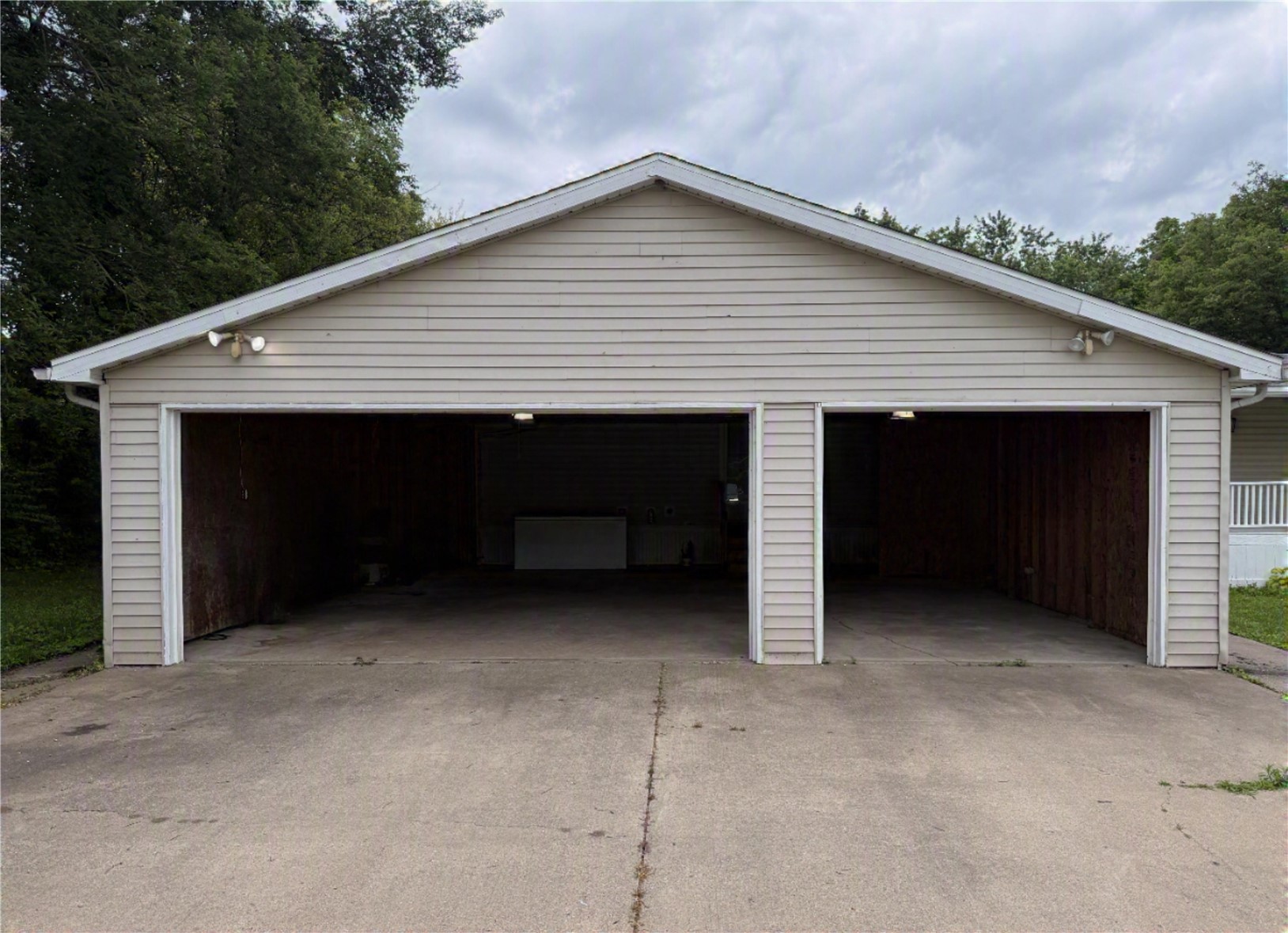 1668 180th Street Nichols IA 52766