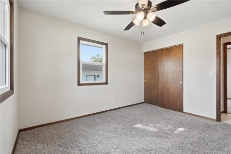 824 29th Street NW Cedar Rapids IA 52405