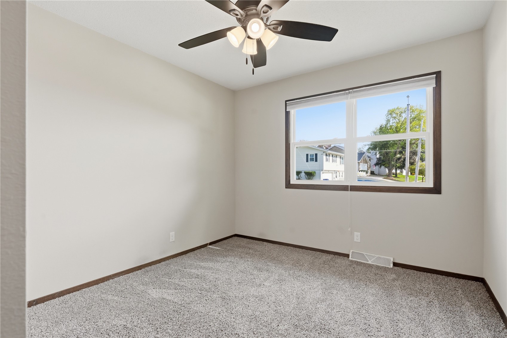 824 29th Street NW Cedar Rapids IA 52405