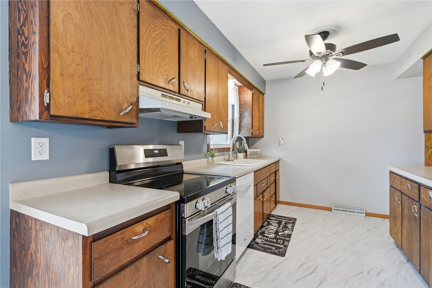 824 29th Street NW Cedar Rapids IA 52405