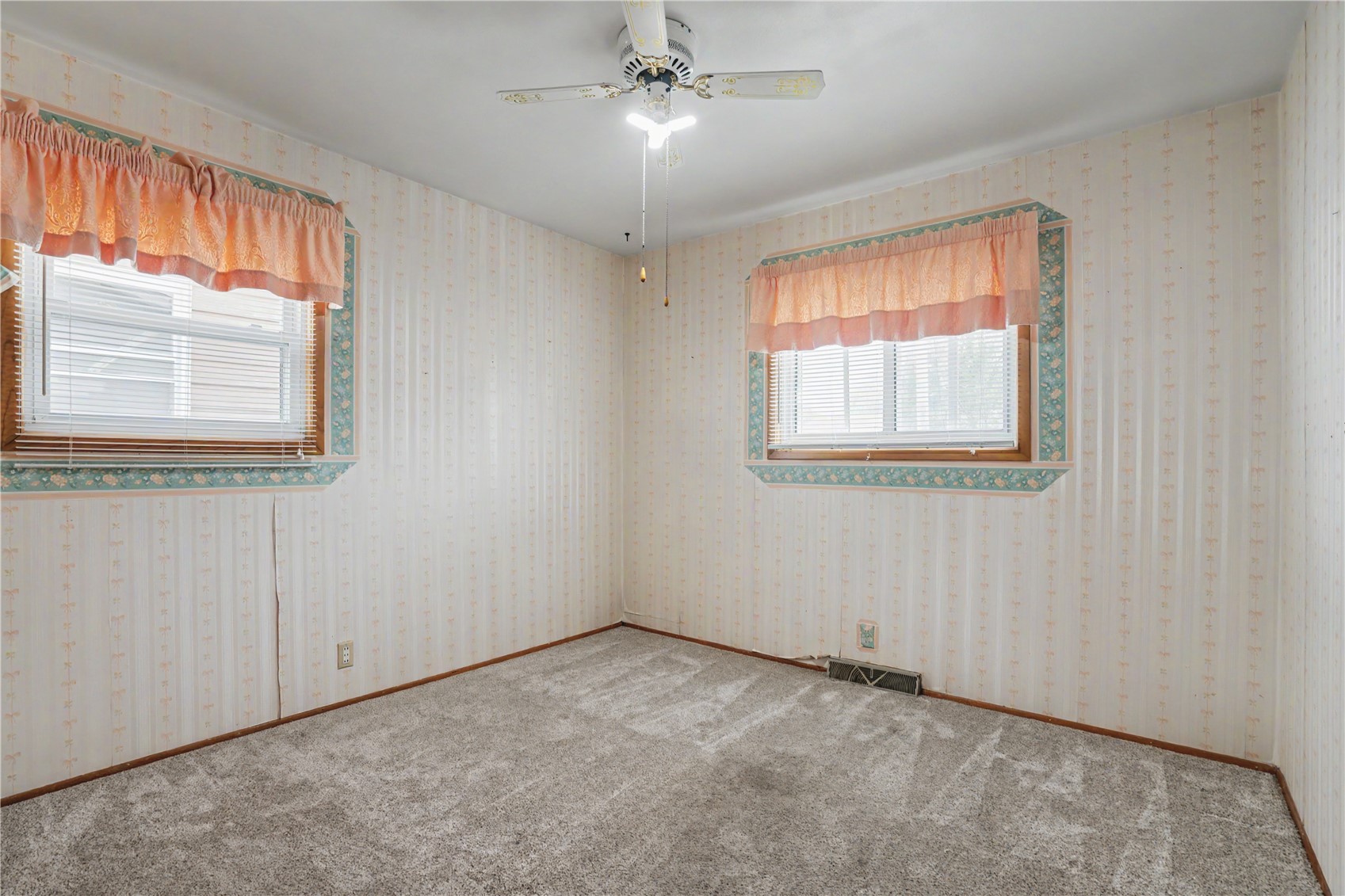 4700 Midway Drive NW Cedar Rapids IA 52405