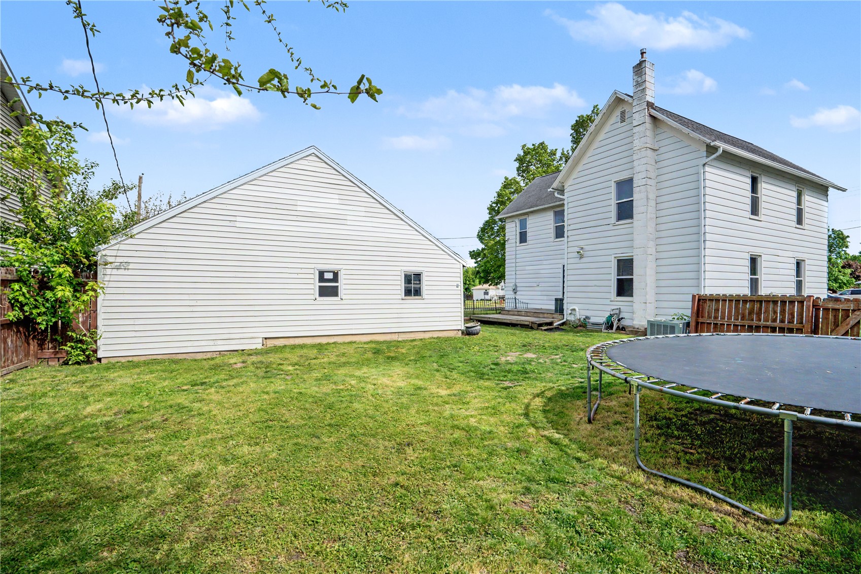203 Roosevelt Street Alburnett IA 52202