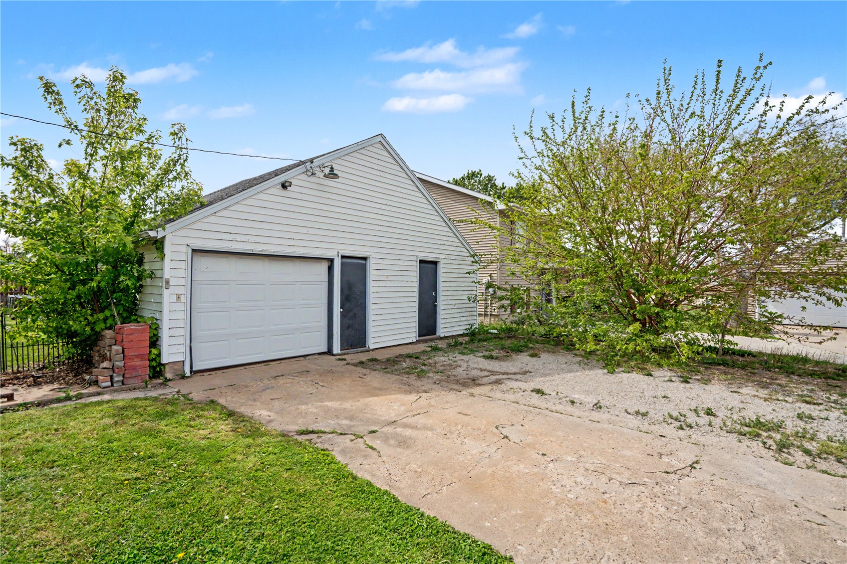 203 Roosevelt Street Alburnett IA 52202