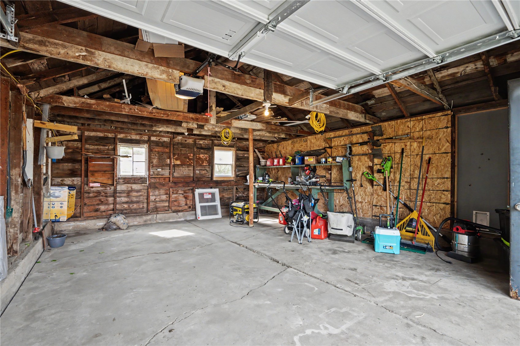 203 Roosevelt Street Alburnett IA 52202