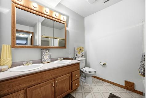 2792 Holly Court NW Swisher IA 52238
