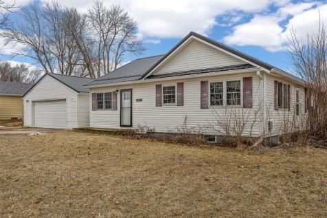 625 Freeseway Drive Robins IA 52328