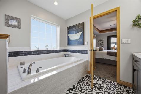 407 Wildflower Drive Fairfax IA 52228