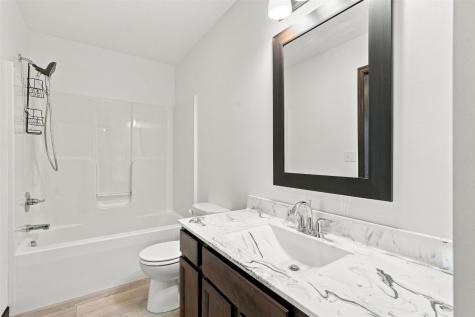 9515 Grand Oaks Drive NE Cedar Rapids IA 52402