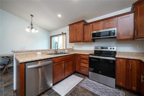 1308 Deer Run NE Cedar Rapids IA 52402