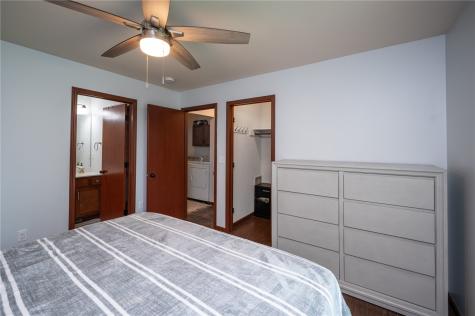 1308 Deer Run NE Cedar Rapids IA 52402