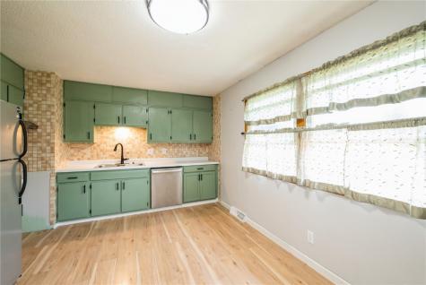 655 W 9th Avenue Marion IA 52302