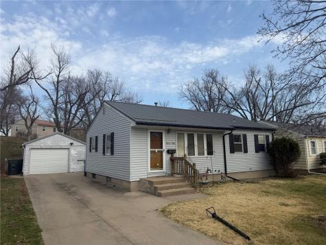1140 Crestview Drive SE Cedar Rapids IA 52403