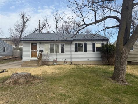 1140 Crestview Drive SE Cedar Rapids IA 52403