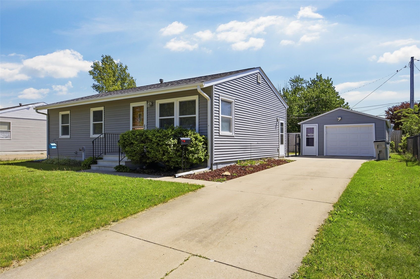 425 Elder Lane NW Cedar Rapids IA 52405