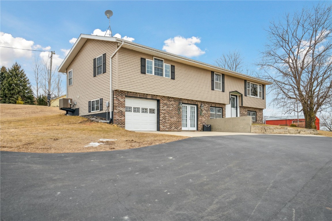 19589 Highway 38 Monticello IA 52310