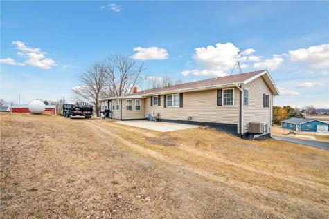19589 Highway 38 Monticello IA 52310