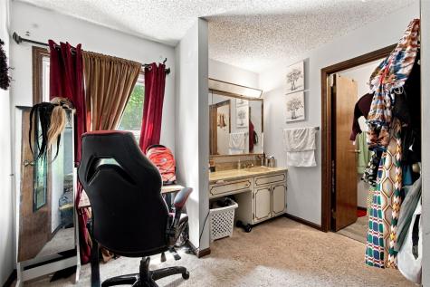 6921 Larkwood Drive NE Cedar Rapids IA 52402