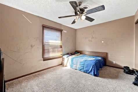 6921 Larkwood Drive NE Cedar Rapids IA 52402
