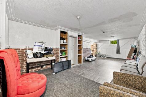 6921 Larkwood Drive NE Cedar Rapids IA 52402