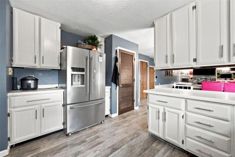 6921 Larkwood Drive NE Cedar Rapids IA 52402