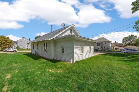 207 E 2nd Street Anamosa IA 52205