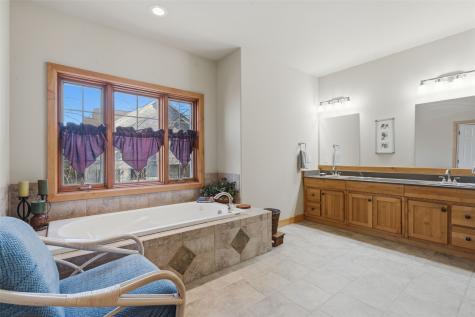 2502 River Run Court Cedar Rapids IA 52411
