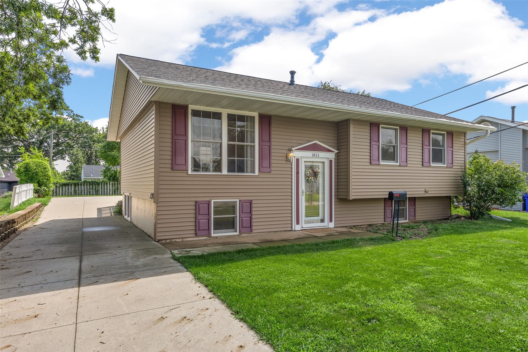 1433 Pawnee Drive NW Cedar Rapids IA 52405