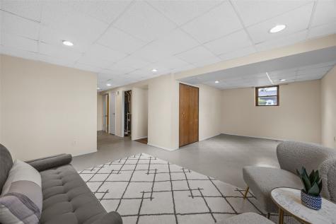 1433 Pawnee Drive NW Cedar Rapids IA 52405