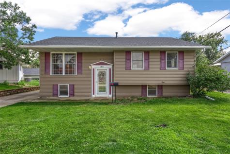 1433 Pawnee Drive NW Cedar Rapids IA 52405