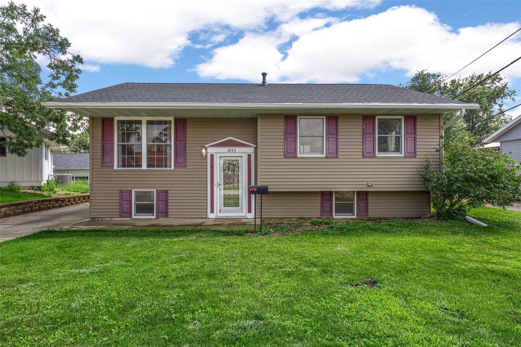 1433 Pawnee Drive NW Cedar Rapids IA 52405