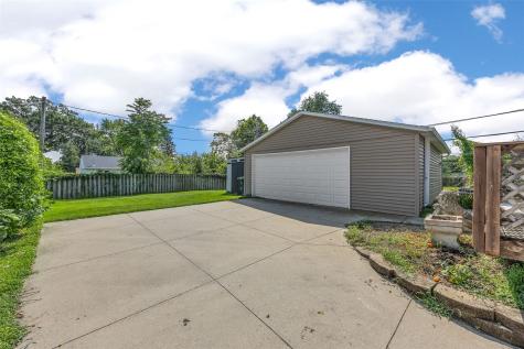 1433 Pawnee Drive NW Cedar Rapids IA 52405