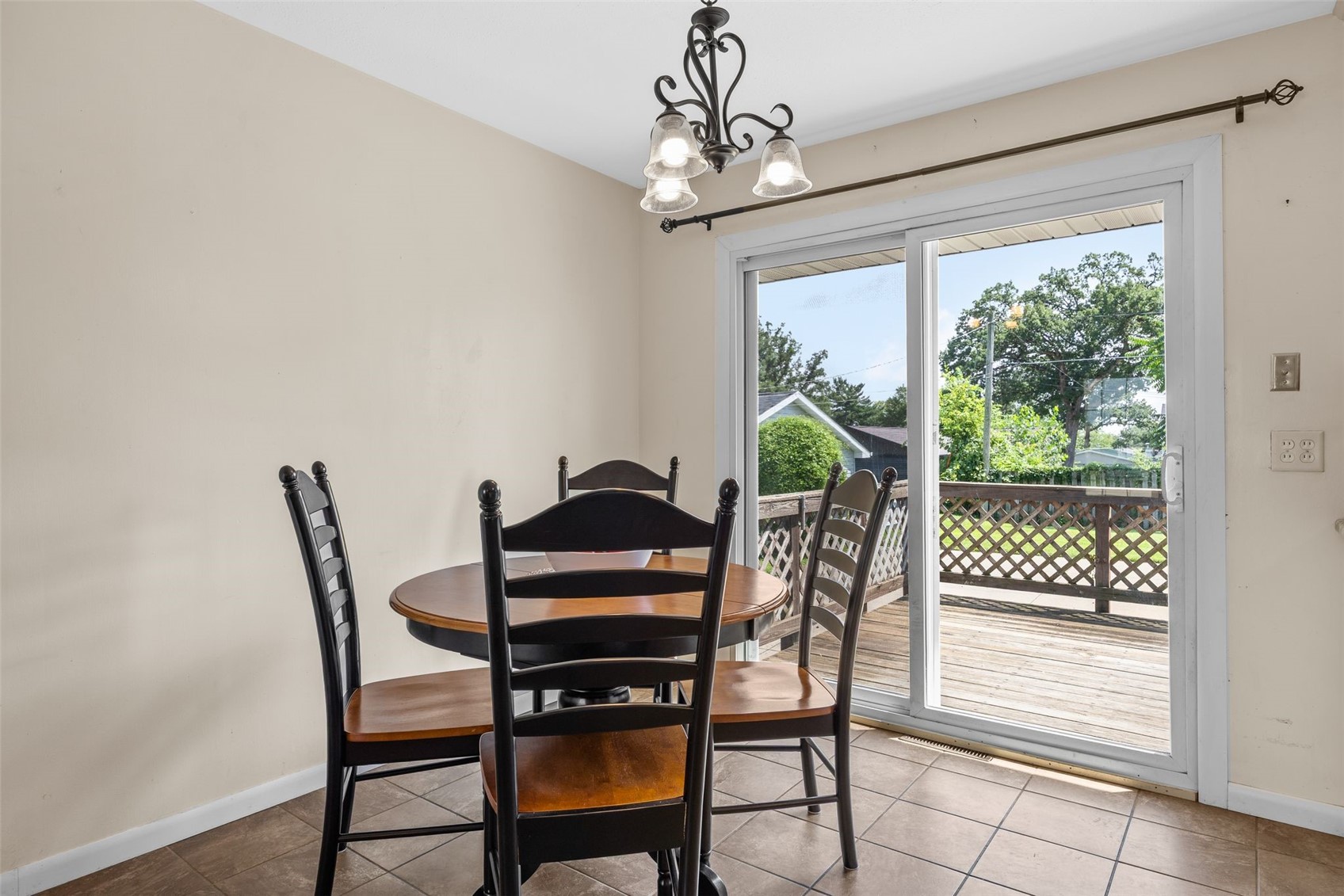 1433 Pawnee Drive NW Cedar Rapids IA 52405