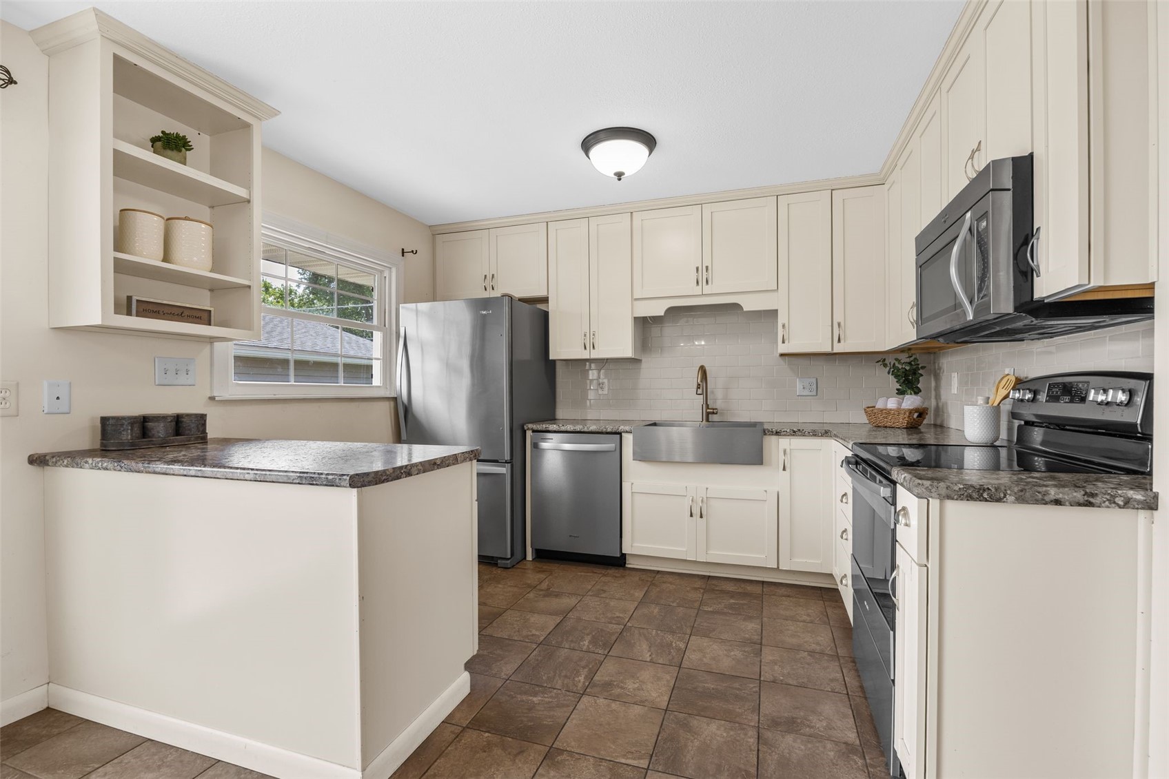 1433 Pawnee Drive NW Cedar Rapids IA 52405