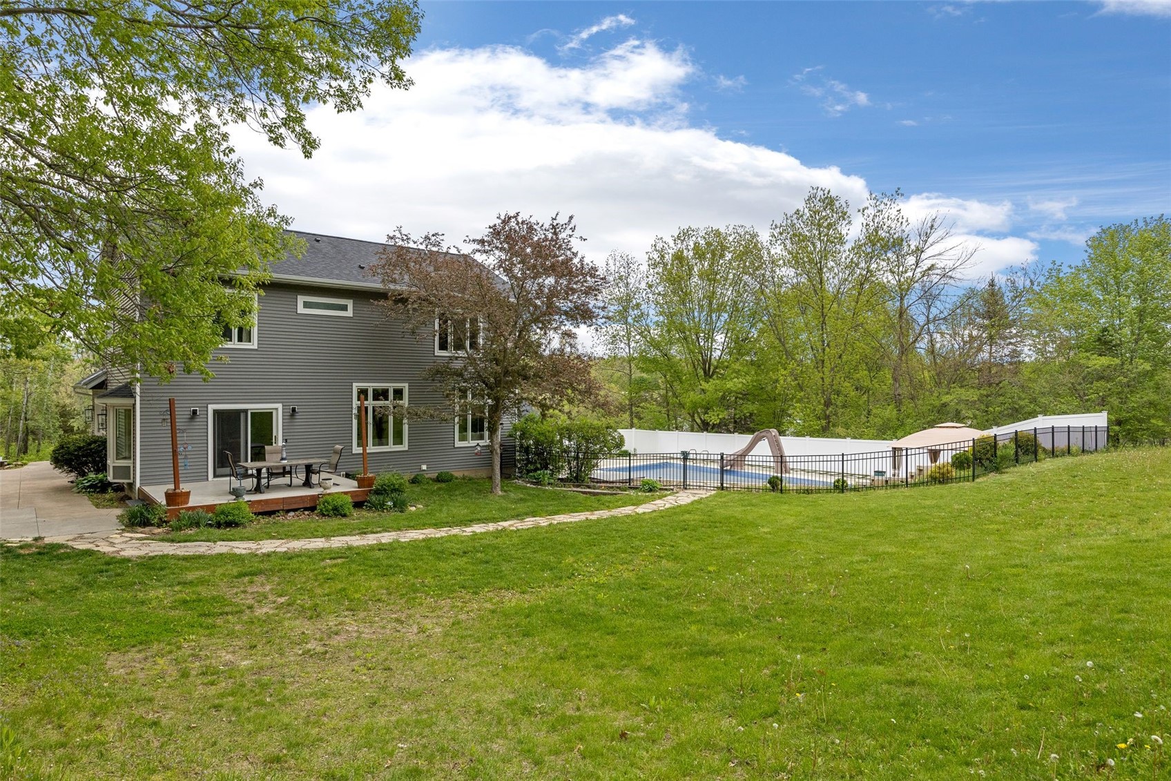 1432 Hickory Hollow Road NE Solon IA 52333