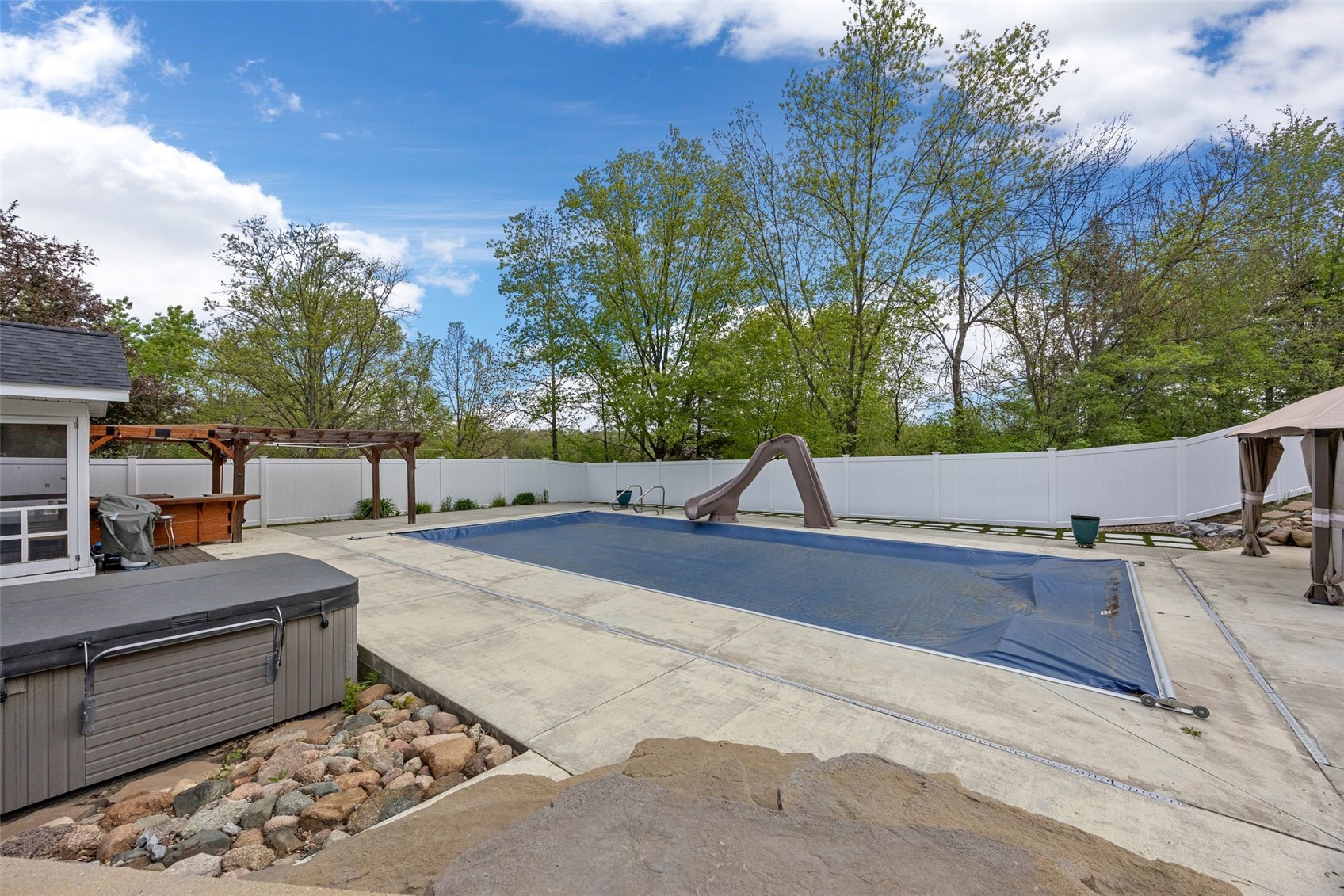 1432 Hickory Hollow Road NE Solon IA 52333