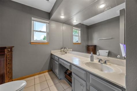 111 Stoney Creek Road NW Cedar Rapids IA 52405