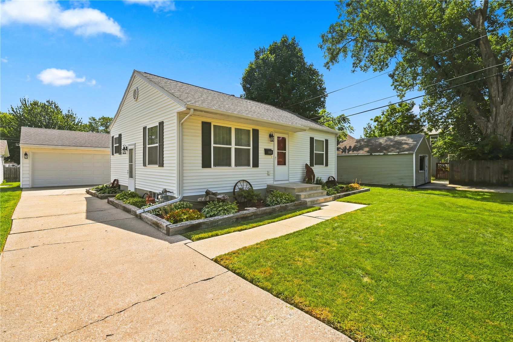 1619 9th NW Cedar Rapids IA 52405