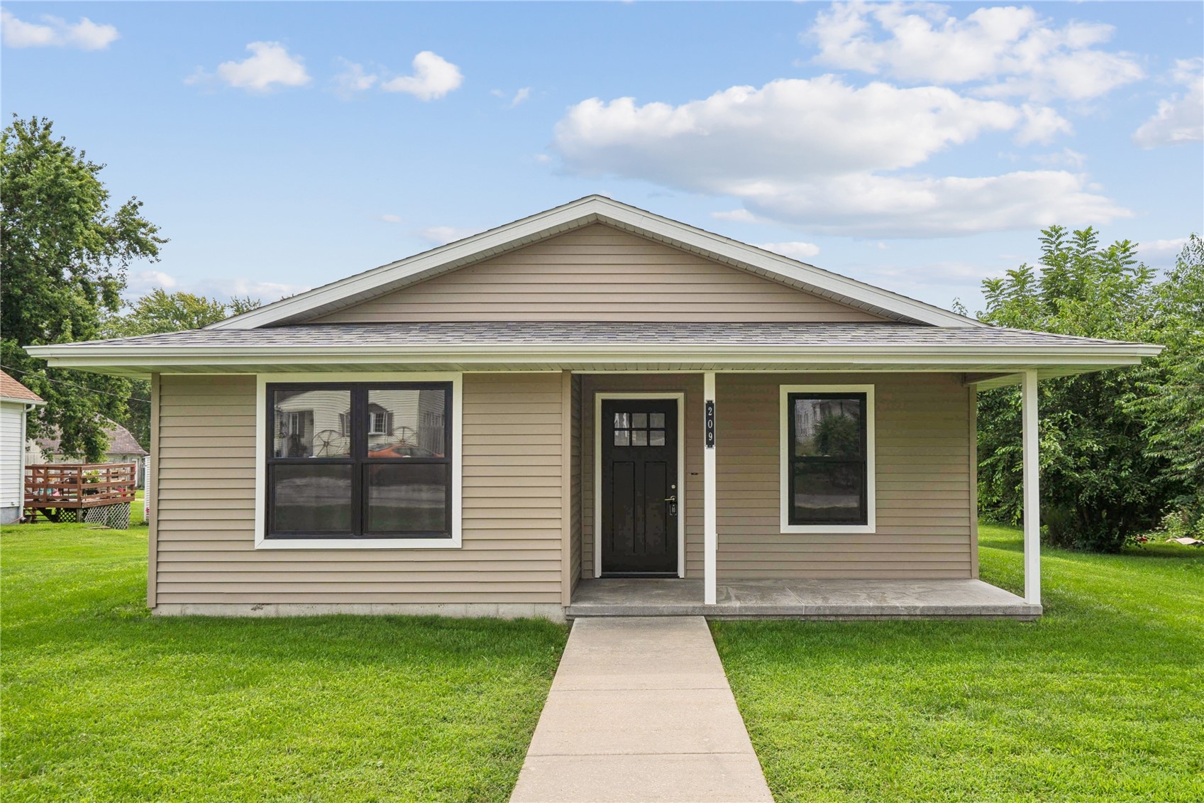 209 E Lincoln Way Wheatland IA 52777