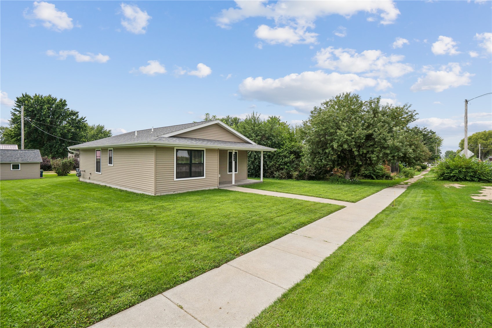 209 E Lincoln Way Wheatland IA 52777