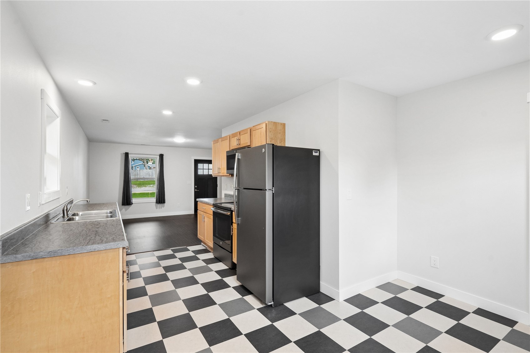 209 E Lincoln Way Wheatland IA 52777